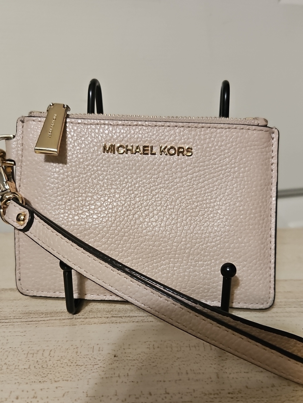 Michael Kors EUC Light Pink Pebbled Leather Wristlet with Gold Hardware